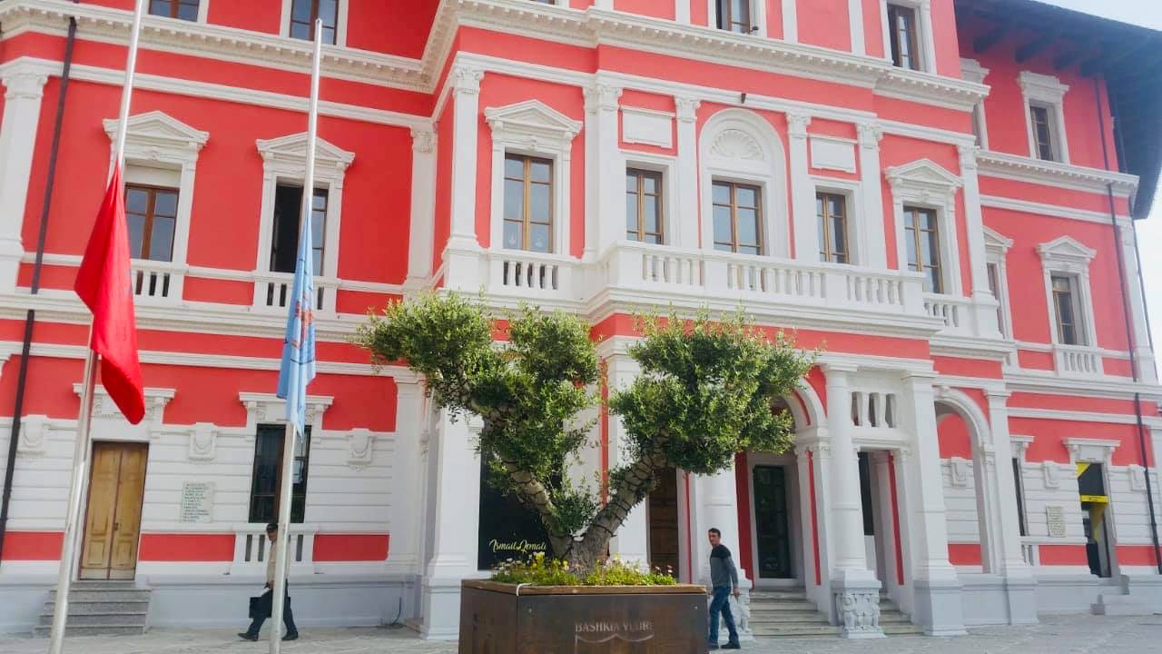Shkarkimet te pushteti vendor, reagon Instituti i Bashkive: Shkelje e autonomisë
